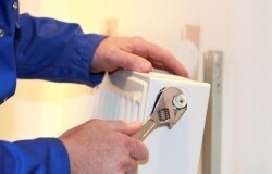 ODPOWIETRZANIE INSTALACJI GRZEWCZEJ – OD CZEGO ZACZĄĆ?