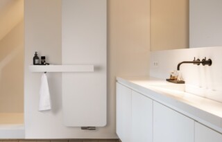 Praktisch, so ein Handtuchbügel am Heizkörper!