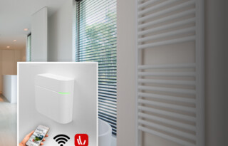 Ein gemütlich warmes Badezimmer vom Sofa aus